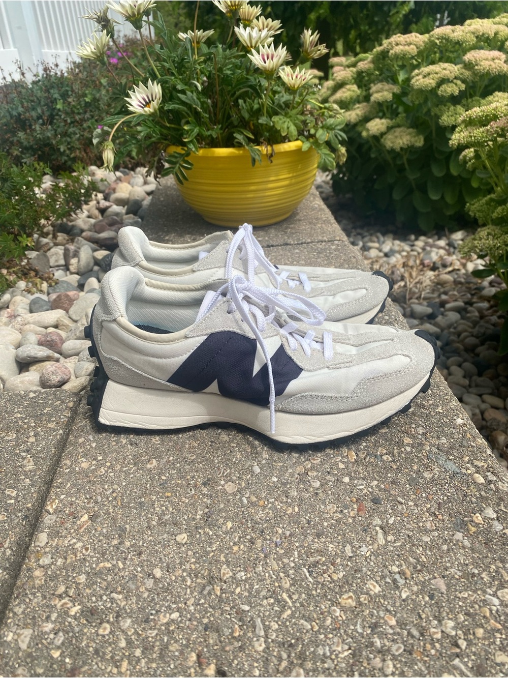 New Balance Women's White and Navy Retro Runner Sneakers - Picture 2 of 10